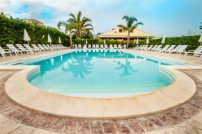 Отель Paradise Beach vicino Cefalù PISCINA APERTA  Кампофеличе Ди Роккелла